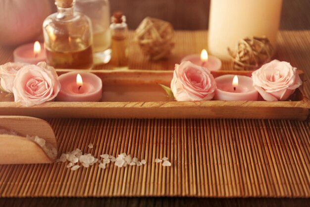 Photo beautiful spa composition with flowers on mat