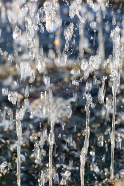 美しい水しぶき噴水のクローズアップ、背景