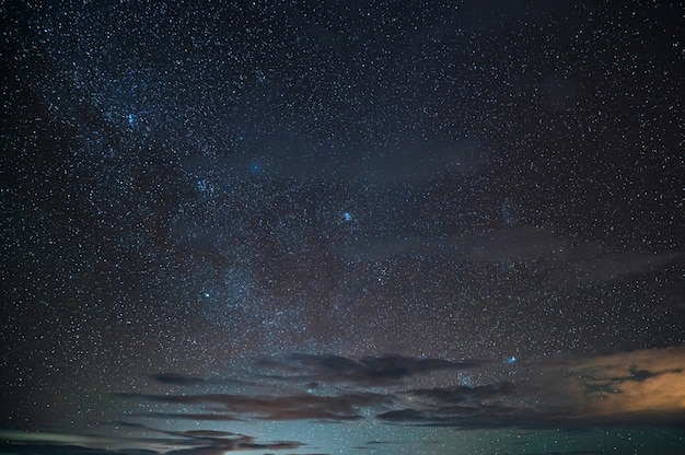 夜空に輝く美しい星空