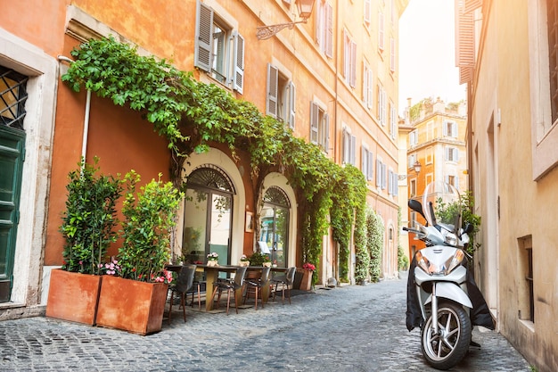 イタリア、ローマの美しい通り。ヴィンテージフィルター、レトロ効果