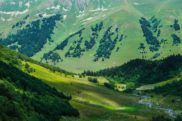 ロシア、アルヒズの美しい夏の風景