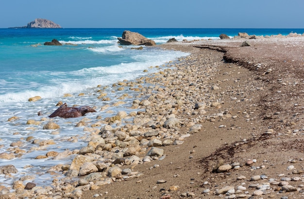 아름다운 여름 Lefkada 해안 돌 해변 (그리스, 이오니아 해,)
