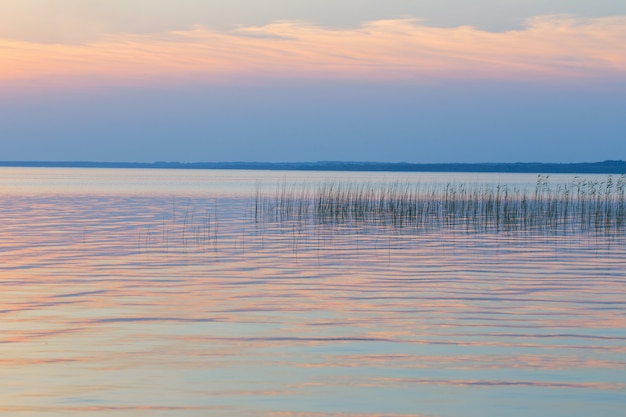Фото Красивый летний закат на озере