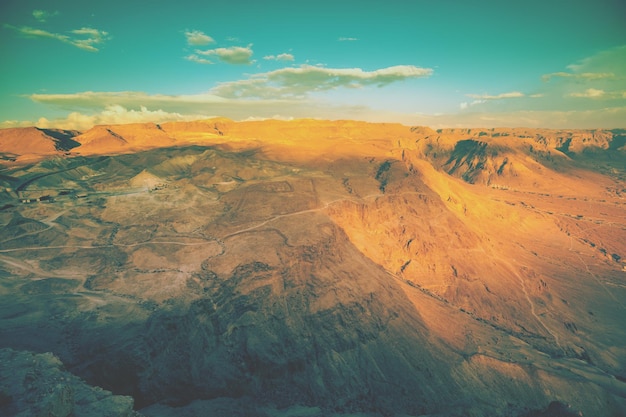 이스라엘 마사다의 아름다운 일출. 서쪽의 보기