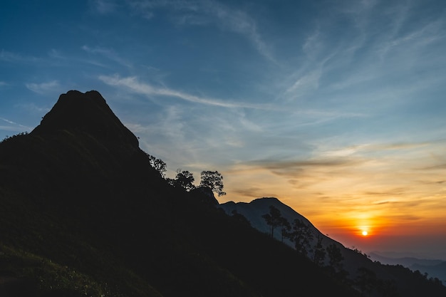 写真 カオ・カオ・チャング・フエック山 (khao chang phuket mountain) はトン・ファ・フーム国立公園の最高峰であるカオ・チャン・フエーク (khao zhang phuket) と呼ばれている