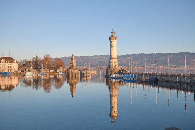 Красивый закат в гавани Линдау, Германия