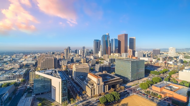 米国カリフォルニア州ロサンゼルスのダウンタウンのスカイラインの美しい夕日