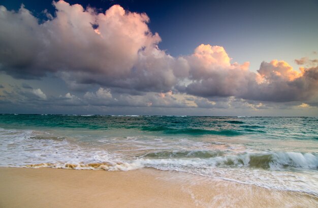 Photo beautiful sunset above the sea