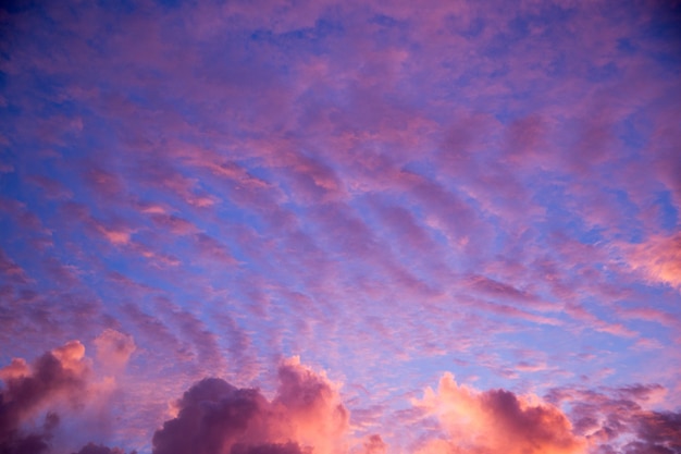 Photo beautiful sunset with yellow and violet sky at bali, indonesia.