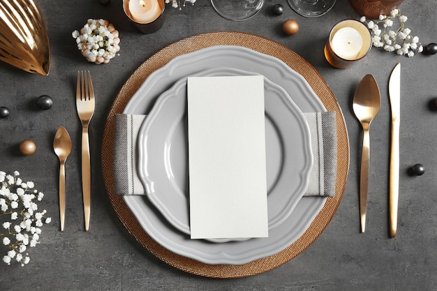 Photo beautiful table setting on grey background