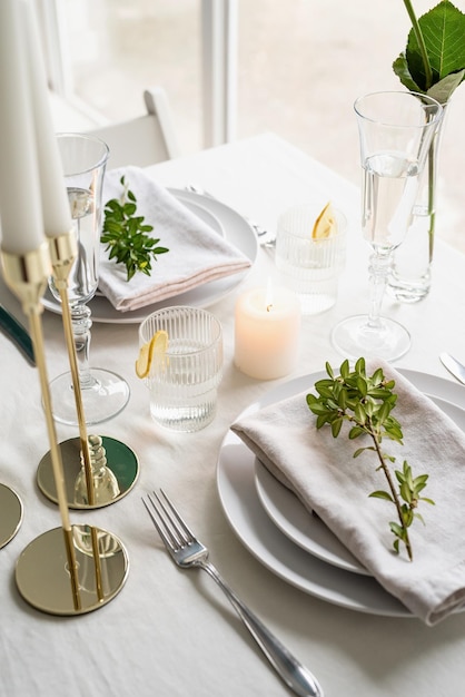 Photo beautiful table setting for romantic dinner for two