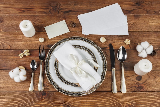 Photo beautiful table setting on wooden table