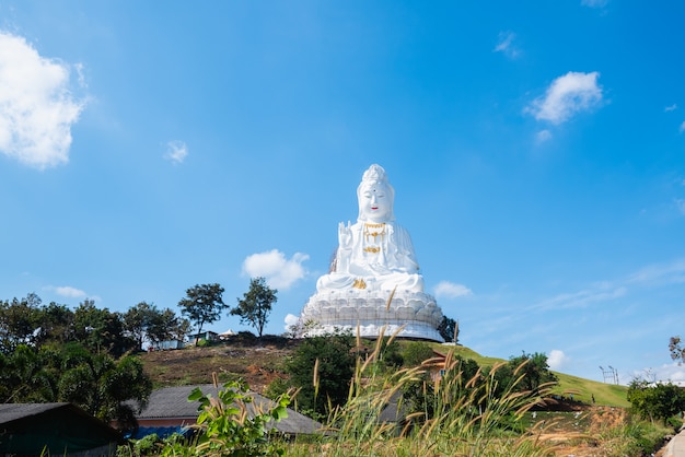 Un bello tempio a chiang rai, tailandia