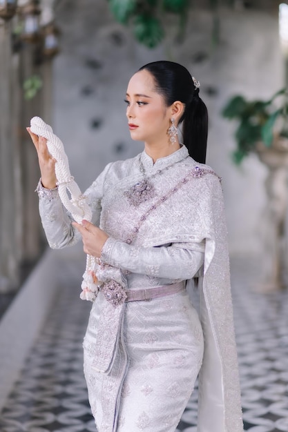 Foto bella ragazza thailandese in costume tradizionale thailandese sposa ragazza thailandesi bellissima