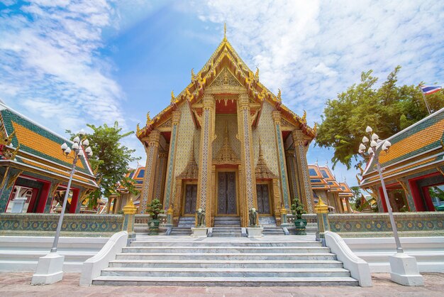 Foto bello tempio tailandese wat rachabophit - bangkok, tailandia