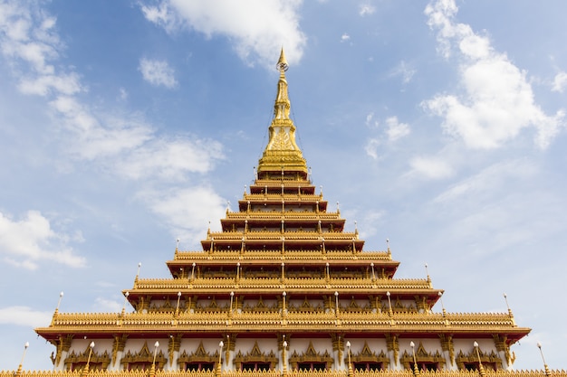 空、コンケン県、タイの美しいタイの寺院