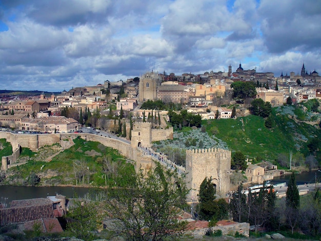 美しいトレドのパノラマ ビュー、スペインの中世の街並み、旧市街、カスティーリャ ラ マンチャ、スペイン。