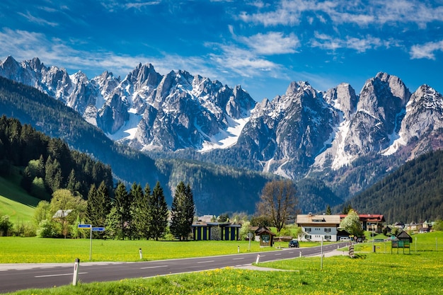 Photo beautiful town gosau in the alps austria