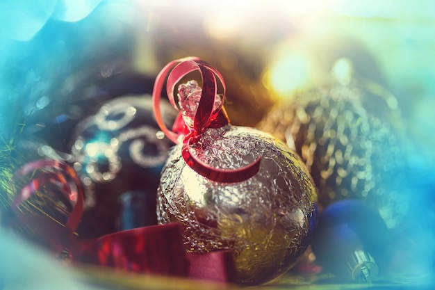 美しい伝統的なクリスマスの装飾のクローズアップ
