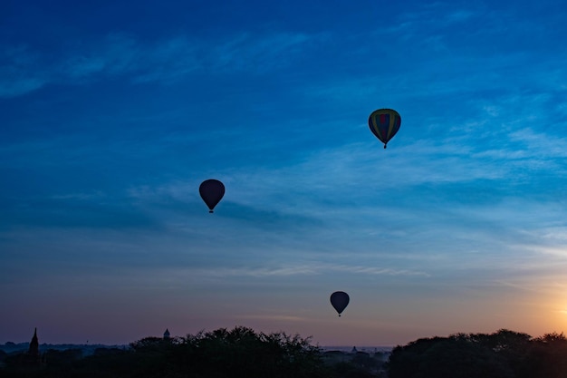 Красивый вид на воздушные шары в Bagan Myanmar