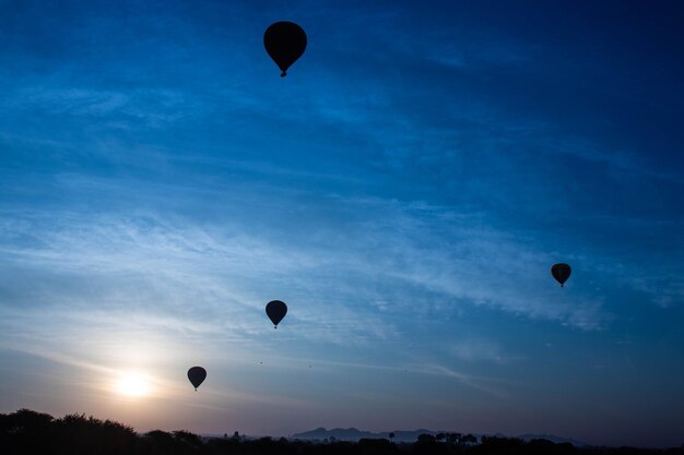 バガンミャンマーの気球の美しい景色