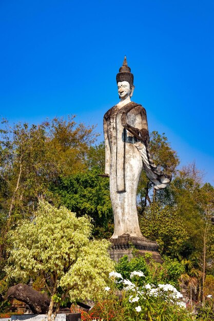 Foto una bellissima vista del buddha park situato a nong khai thailandia