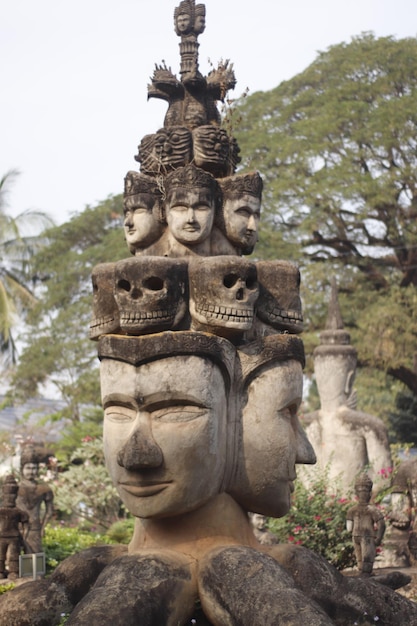 Foto una bellissima vista del buddha park situato a vientiane laos