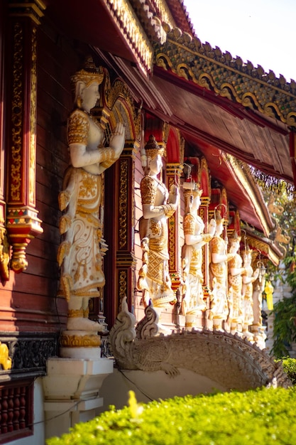 Foto una bella vista del tempio buddista si trova a chiang rai thailandia