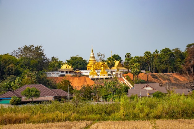 태국 치앙라이에 위치한 불교 사원의 아름다운 전망