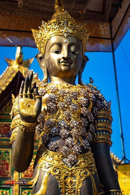 Foto una bellissima vista del tempio buddista situato a chiang rai thailandia