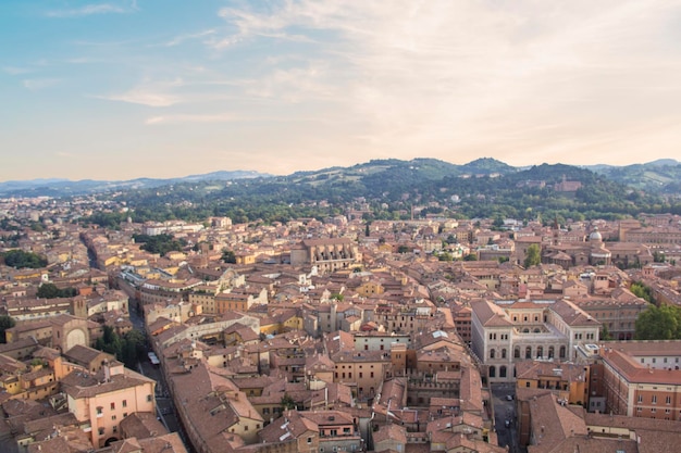 ボローニャ、イタリアの中心部の美しい景色