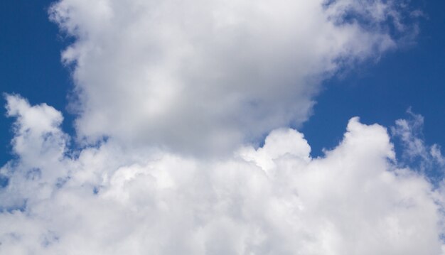 美しい景色。雲と青い空