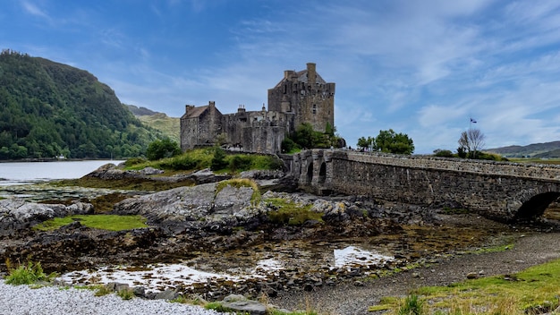 영국의 에일린 도난 성(Eilean Donan Castle)의 아름다운 전망