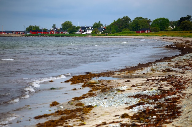 スウェーデンの海沿いの漁村の美しい景色