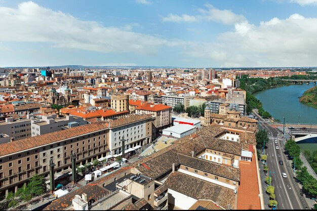 スペイン、サラゴサの街を上から見下ろす美しい景色