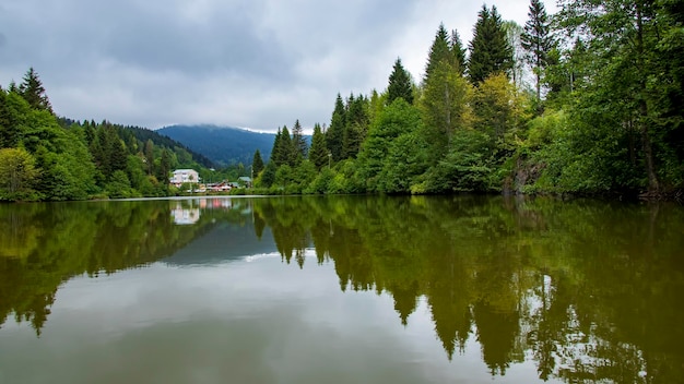 バリクリ高原 の 湖 と その 周辺 の 美しい 景色