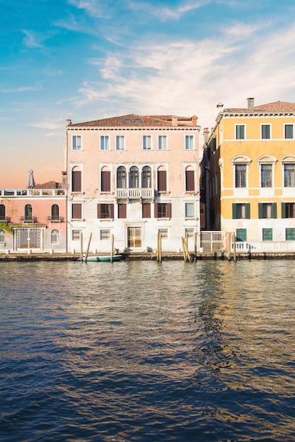 Прекрасный вид на гондолы и Гранд-канал, Венеция, Италия