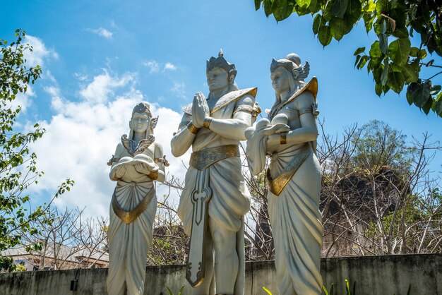 Foto una bellissima vista del parco gwk garuda wisnu kencana situato a bali indonesia