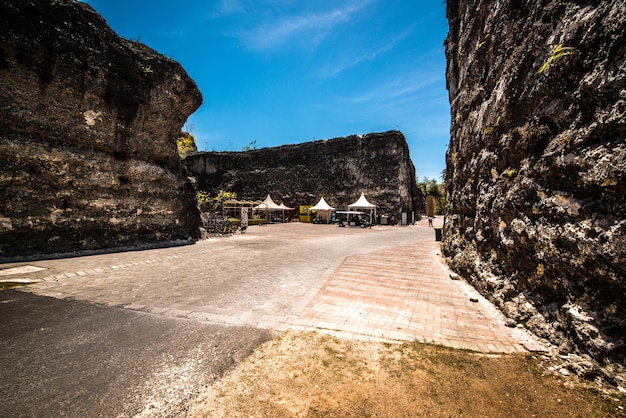 Прекрасный вид на парк GWK Garuda Wisnu Kencana, расположенный на Бали, Индонезия.