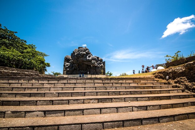 Прекрасный вид на парк GWK Garuda Wisnu Kencana, расположенный на Бали, Индонезия.