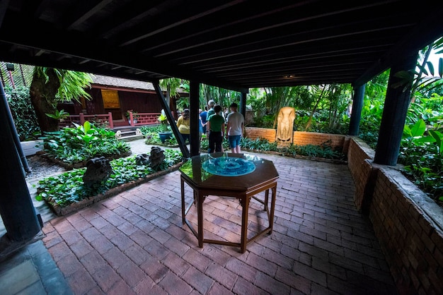 Una bellissima vista della casa di jim thompson a bangkok in thailandia