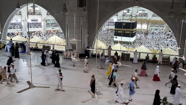 https://img.freepik.com/premium-photo/beautiful-view-kaaba-with-those-who-tawaf-say_796959-115.jpg