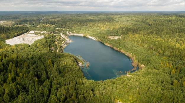 прекрасный вид на карелию со скалами. Фото высокого качества