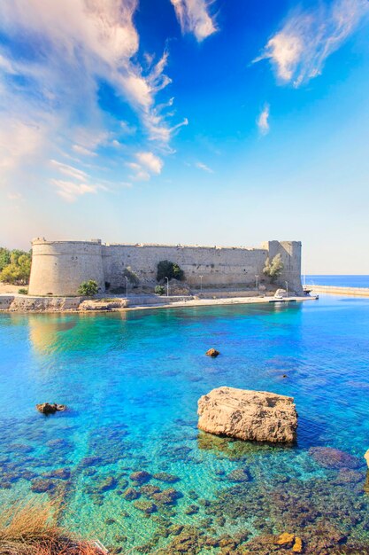 키레니아(Girne), 북부 키프로스에 있는 키레니아 성(Kyrenia Castle)의 아름다운 전망