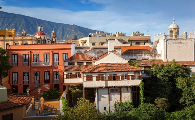 Bella vista della città di la orotava punti di riferimento del centro storico e architettura di la orotava tenerife isole canarie spagna