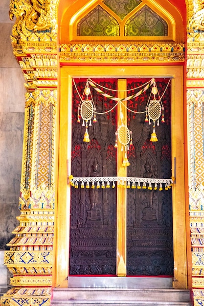 Прекрасный вид на Мраморный храм, расположенный в Бангкоке, Таиланд