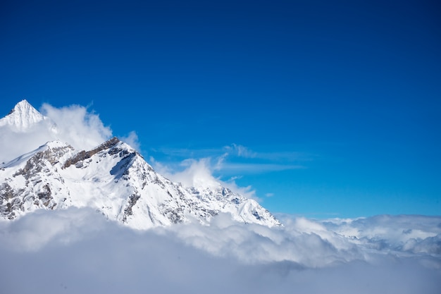 Foto bella vista sul picco del cervino