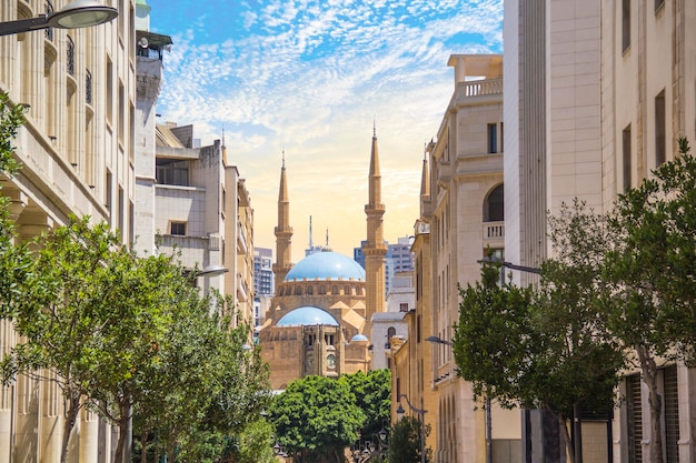 モハメドアルアミンモスクとレバノンのベイルートのダウンタウンの美しい景色