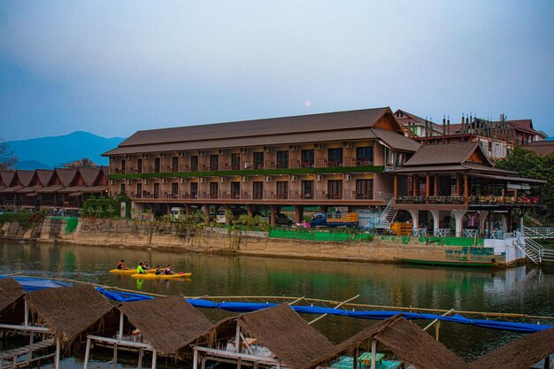 Vang Vieng Laos에 위치한 Nansong 강의 아름다운 전망