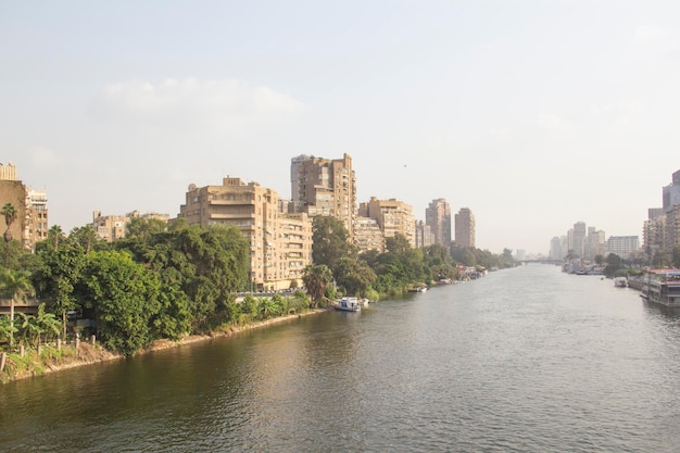 이집트 카이로 중심부에 있는 나일강 제방의 아름다운 전망